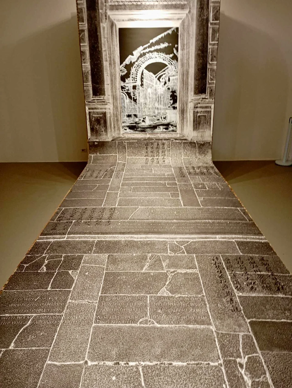 Eric Fok Hoi Seng, Floating Stones 浮石 (dettaglio), 2026, Giclée print, painting, high-strength corrugated cardboard, 182 x 645 x 285 cm, ph Qinggang Xiang